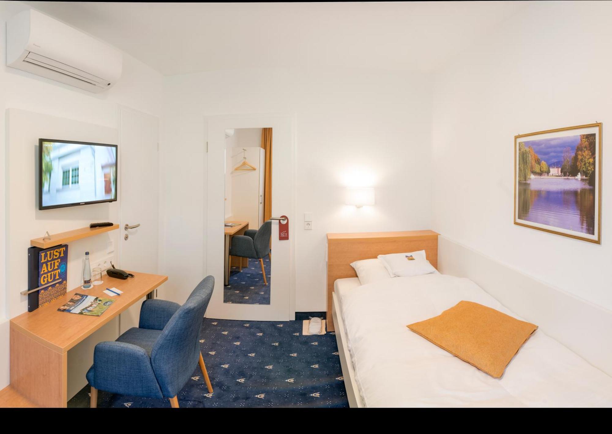 Hotel Adler Post Schwetzingen Exterior photo