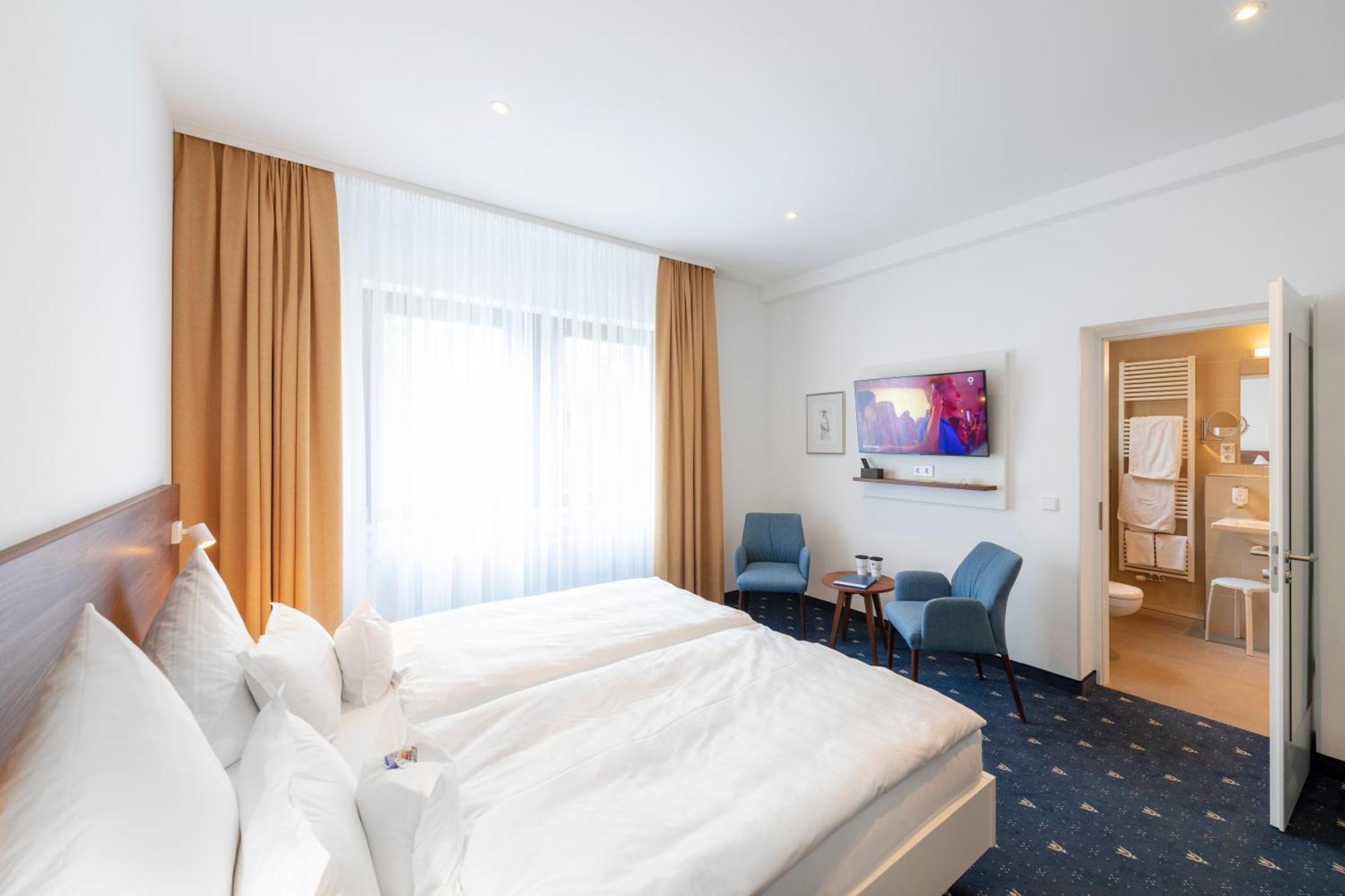Hotel Adler Post Schwetzingen Exterior photo